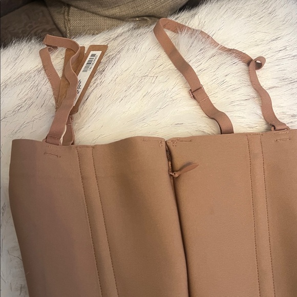 SKIMS Nude Shapewear Bodysuit - Picture 2 of 6